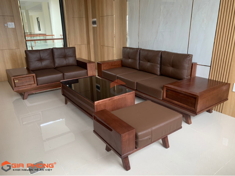 Bàn giao mẫu sofa gỗ cho khách hàng anh Hùng tại Điện Bàn.	