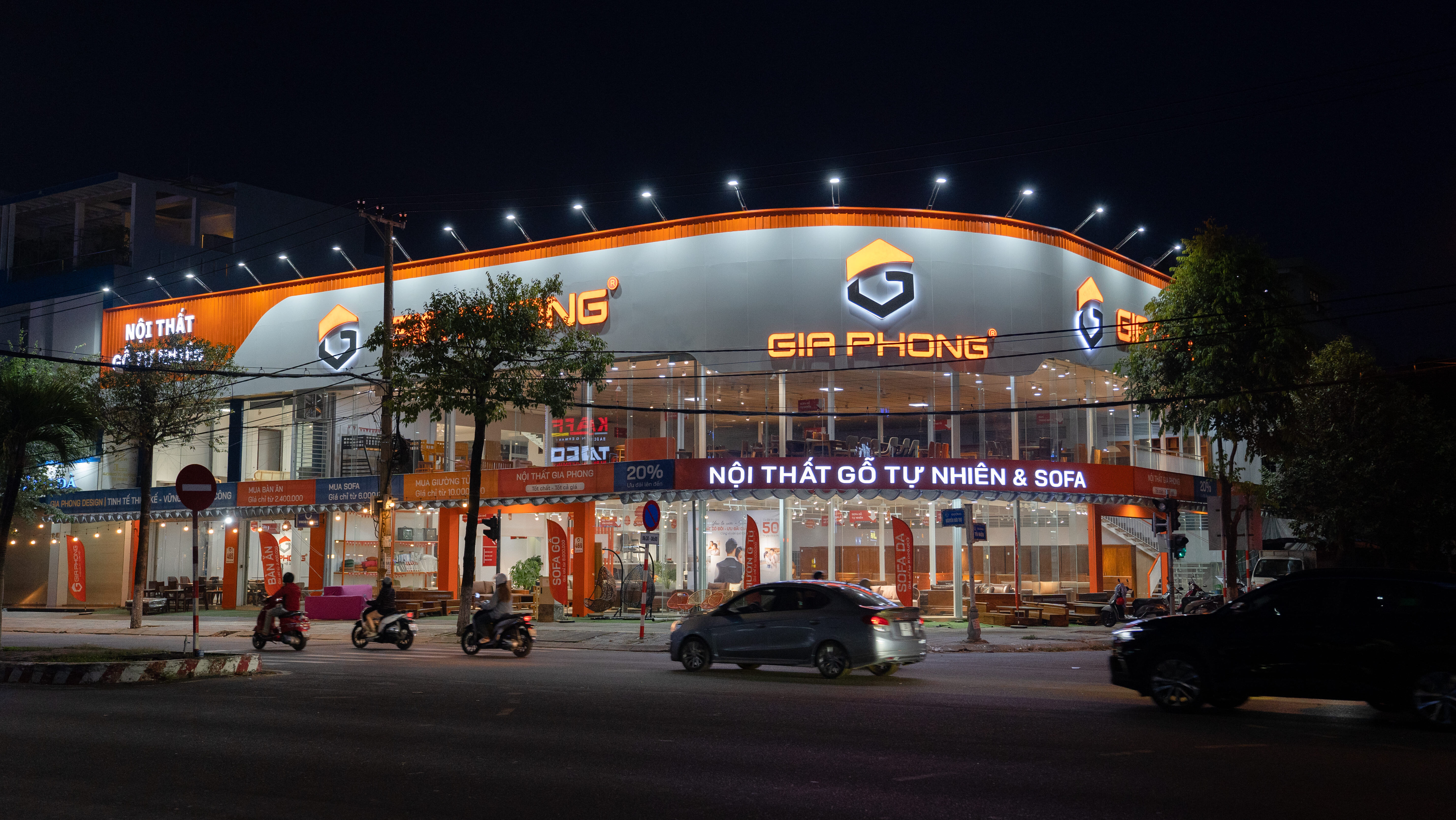 2.4-showroom-gia-phong